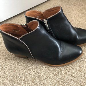 French gold accent Galeries Lafayette Boots sz 40